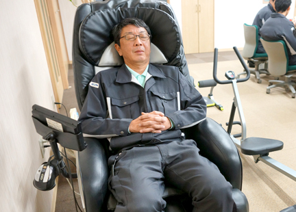 筋トレグッズ・マッサージチェア２